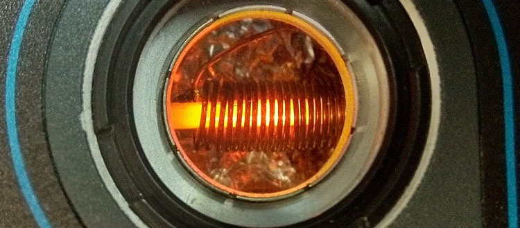 Crystal used for storing photonic qubits and illuminated by a laser in a cryostat