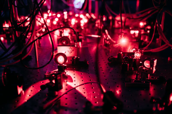 superfluid circuit that uses pairs of ultracold electron-like atoms