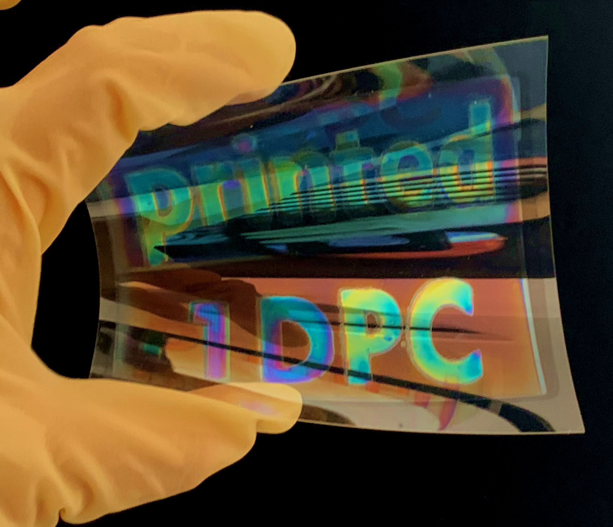 Colored mirror layer printed onto a foil