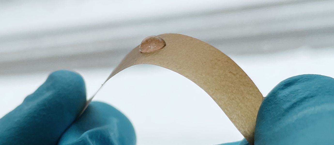 A flexible film that does not absorb a drop of water