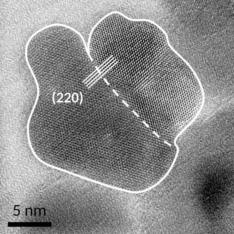 High-resolution transmission electron microscopy image of an iron oxide nanoparticle consisting of two cores