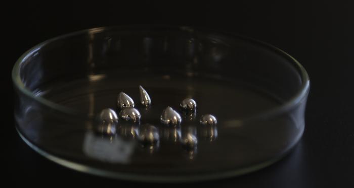 Liquid gallium in a Petri dish
