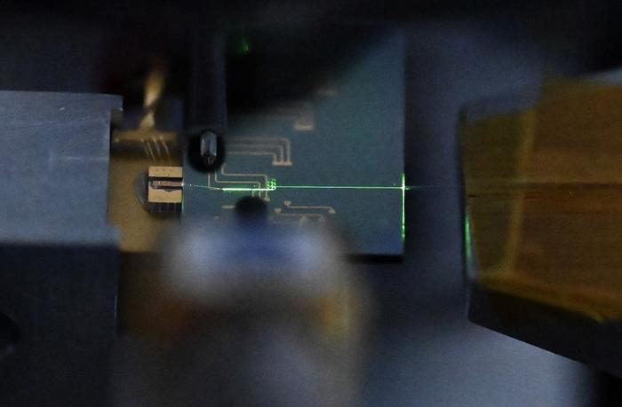 A nanophotonic mode-locked laser built on lithium niobate emits a beam of green laser light