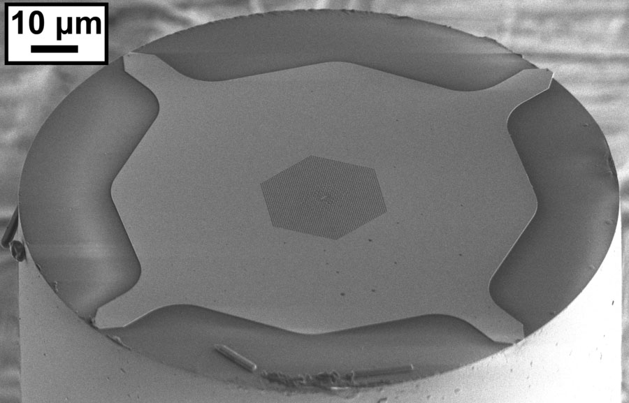 SEM image of nanophotonic fiber tip sensor