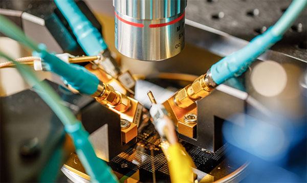 lab setup for a nonlinear phononic mixing device