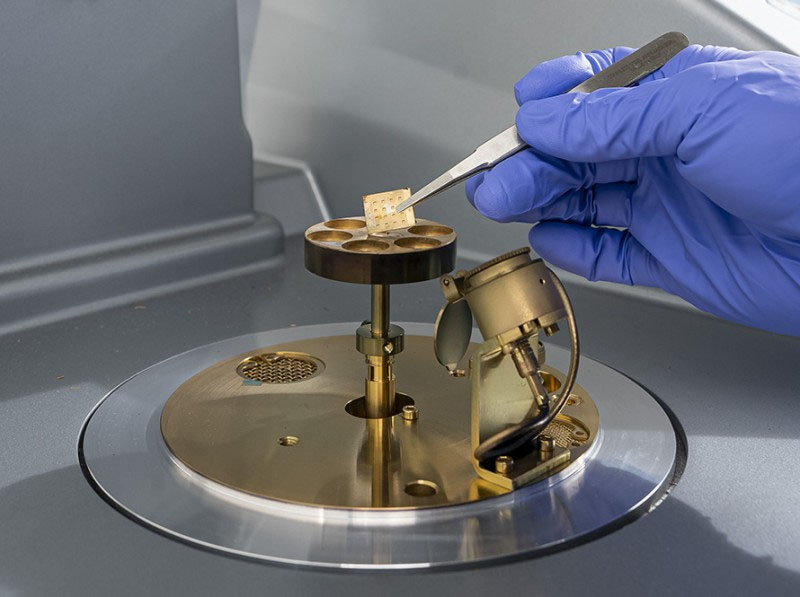 Placing the fabricated film capacitors into the ion sputtering machine for evaluation
