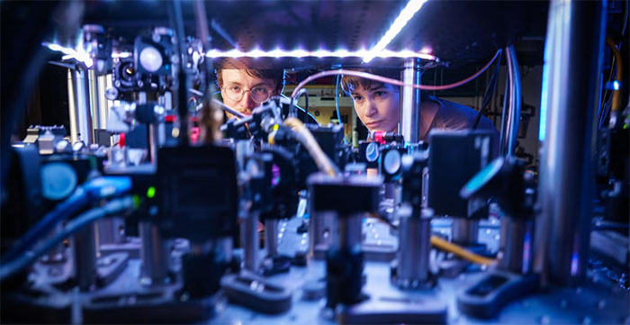 Kendall Mehling, left, and Catie LeDesma, right, with a new kind of atom 'interferometer'