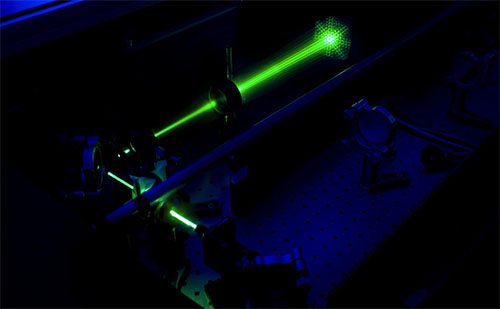 Optical setup for performing ultrafast, holographic, chiroptical microscopy