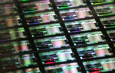 Neue Dimensionen in der Kommunikation eröffnet ein ultraschneller Chip, den Forscher jetzt entwickelt haben
