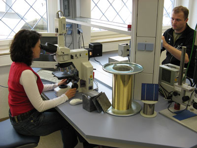 Lichtmikroskopische Untersuchung von gesägten Siliziumwafer-Oberflächen