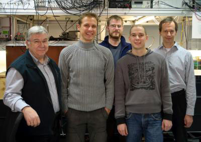 Rainer Blatt, Gerhard Kirchmair, Rene Gerritsma, Florian Zähringer and Christian Roos used a calcium ion to simulate a relativistic quantum particle, demonstrating a phenomenon that has not been directly observable so far: the Zitterbewegung