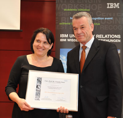 Professor Claudia Felser (l.) and Erwin Jung, director of IBM Science Relations