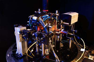 Experimental set-up used for trapping atomic clouds with micro chips