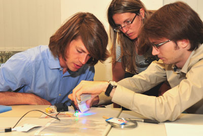 For the international final of the 2010 euspen Challenge, Florian Böhmerman from Germany, Stefania Gasparin from Denmark und Maximilien Dany From the UK (from the left) worked at Carl Zeiss in Jena on an assignment related to optics
