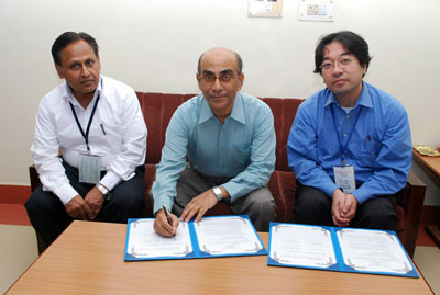 Dr. Devesh Kumar Avasthi (IUAC, Group Leader of Materials Science & Radiation Biology), Dr. Amit Roy (IUAC, Director), and Dr. Hiroshi Amekura (NIMS, Senior Researcher)