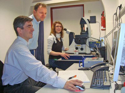 Christian May von Leica Microsystems, Prof. Dr. Ralf Jakob und Dr. Alexandra Elli