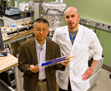 ang Chen, MIT's Carl Richard Soderberg Professor in Power Engineering and director of the Pappalardo Micro and Nano Engineering Laboratories, with MIT doctoral student Daniel Kraemer