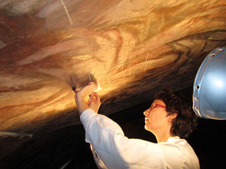 Pilar Bosch working on the paintings in the Church of Santos Juanes in Valencia