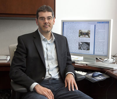 Berkeley Lab scientist Jeffrey Long