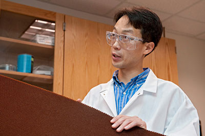 Jonghwan Suhr at work in his laboratory