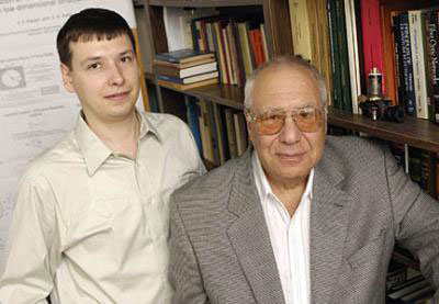 Alexander Kaplan, professor of electrical and computer engineering, right, and Sergei Volkov, left, a postdoctoral fellow in Kaplan’s lab at The Johns Hopkins University