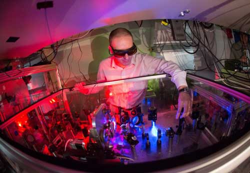 Dr Jasper van Thor working in the ultrafast spectroscopy laboratory