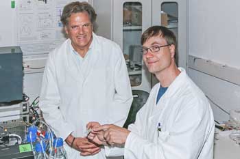 Klaus Gerwert (left) and Jörn Güldenhaupt, Ruhr-Universität Bochum