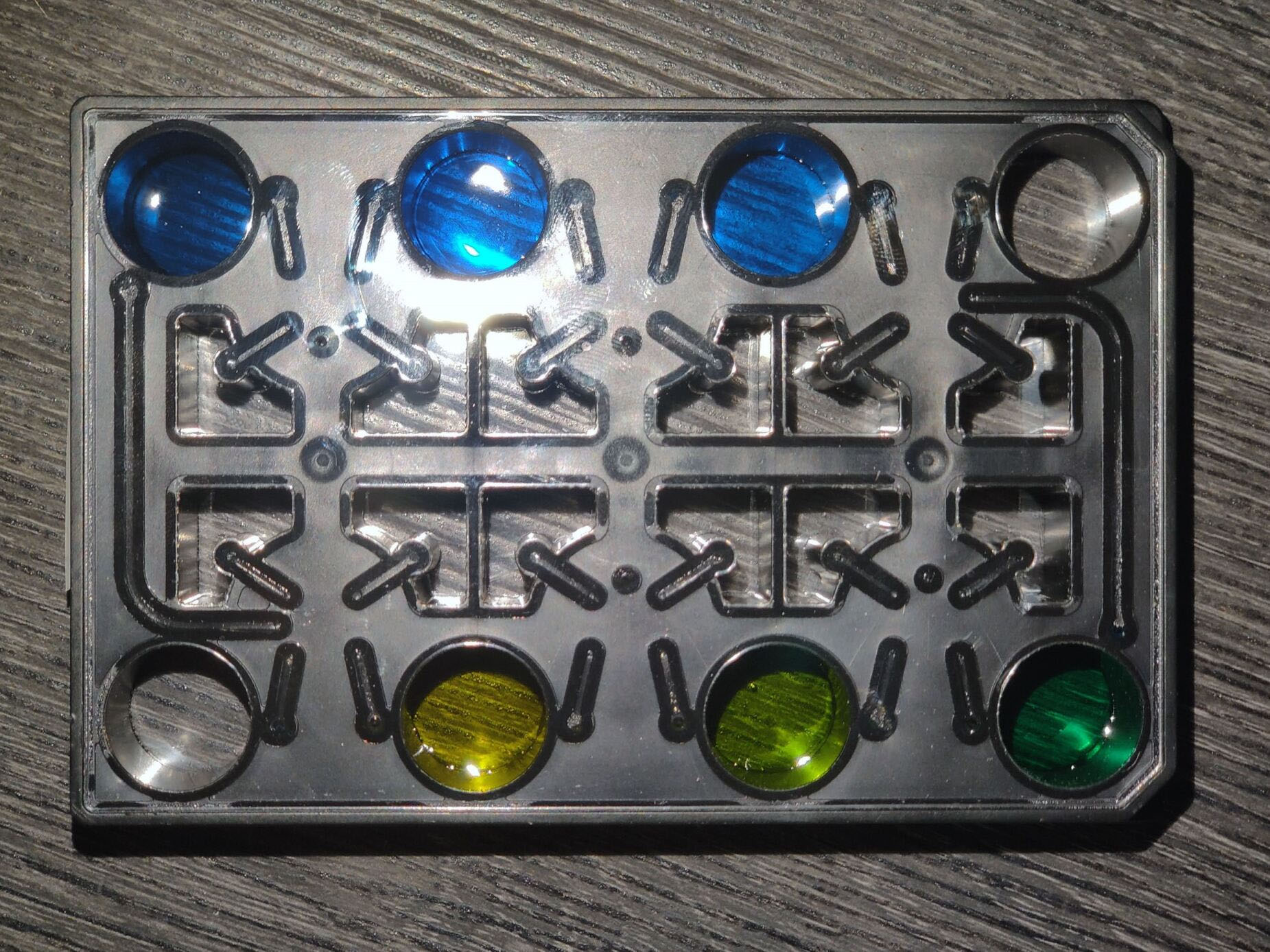 Lattice containing multi-colored media. 