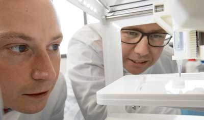 Dr Steve Swioklo, co-author with Prof Che Connon (right) and 3D printer