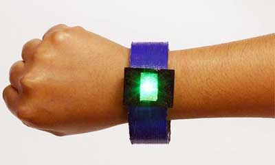 3D-printed LED bangle, including a lithium-ion battery