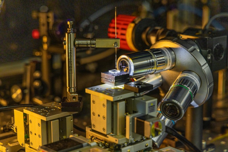 Nano photonic 3D printer used for manufacturing diffraction grating for advanced displays