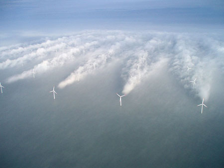 Wake turbulence behind individual wind turbines