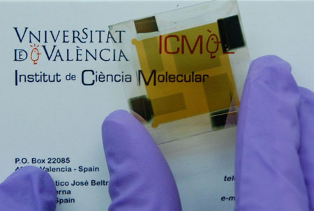 Thin film photovoltaic device