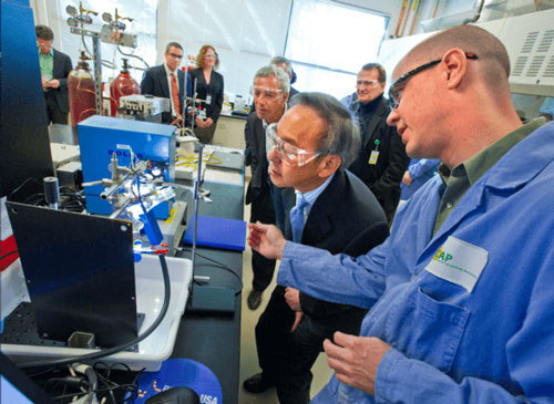Former Energy Secretary Steven Chu visiting the Joint Center for Artificial Photosynthesi