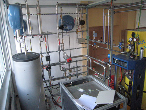 Thermohydraulic testing infrastructure for adsorption heat pump units up to 10 kW cooling capacity