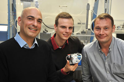 from left to right: Prof. Dr. Ulrich S. Schubert, Tobias Janoschka und Dr. Martin Hager
