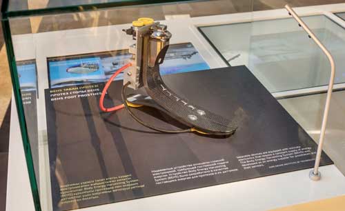 foot prosthesis for generating energy