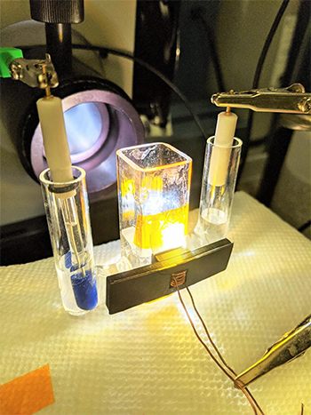 Water-splitting device