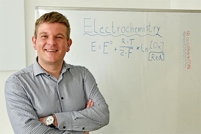 Chemist Prof. Martin Oschatz from the University of Jena