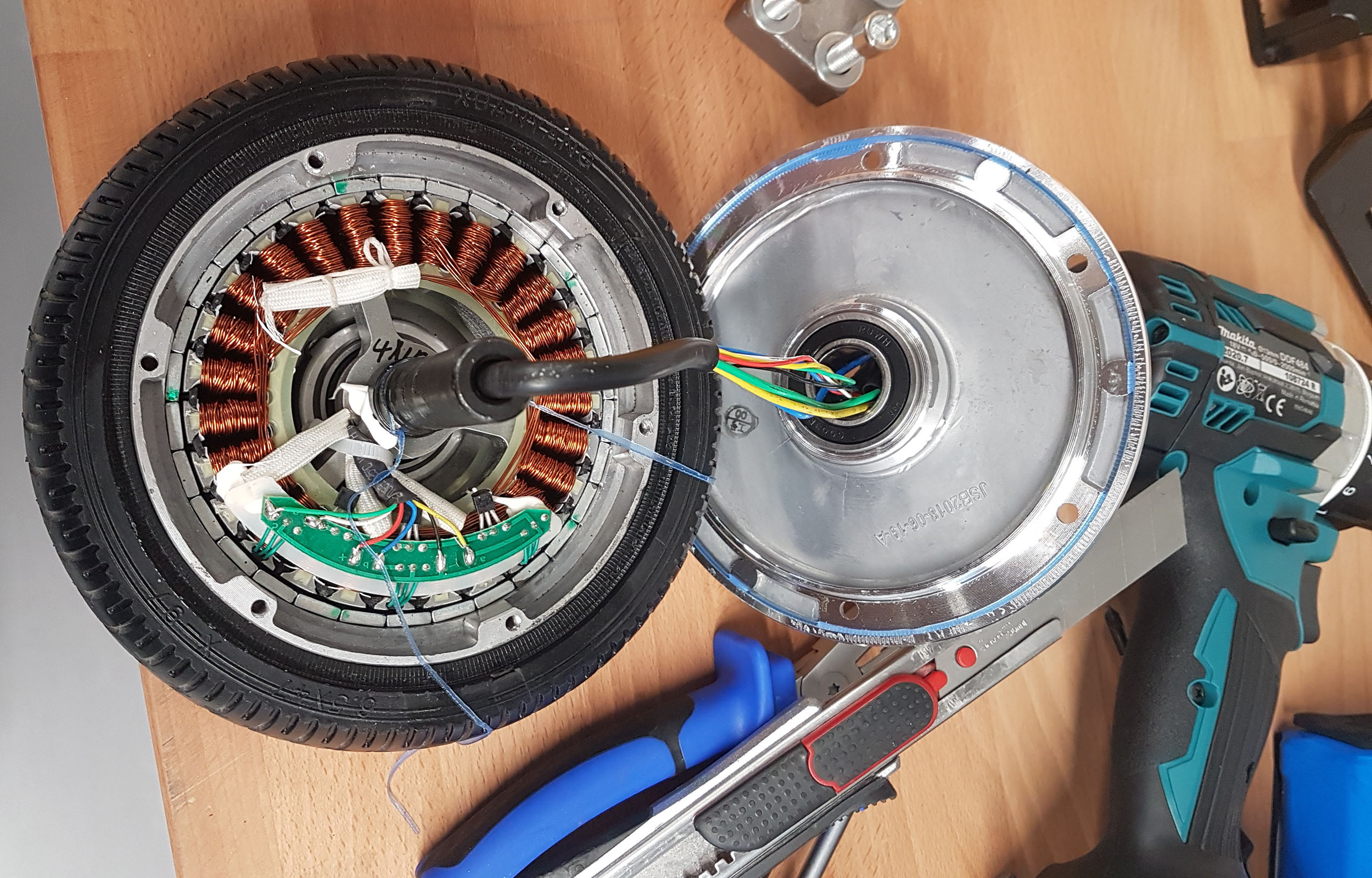 electric motor in an e-scooter is in the tires