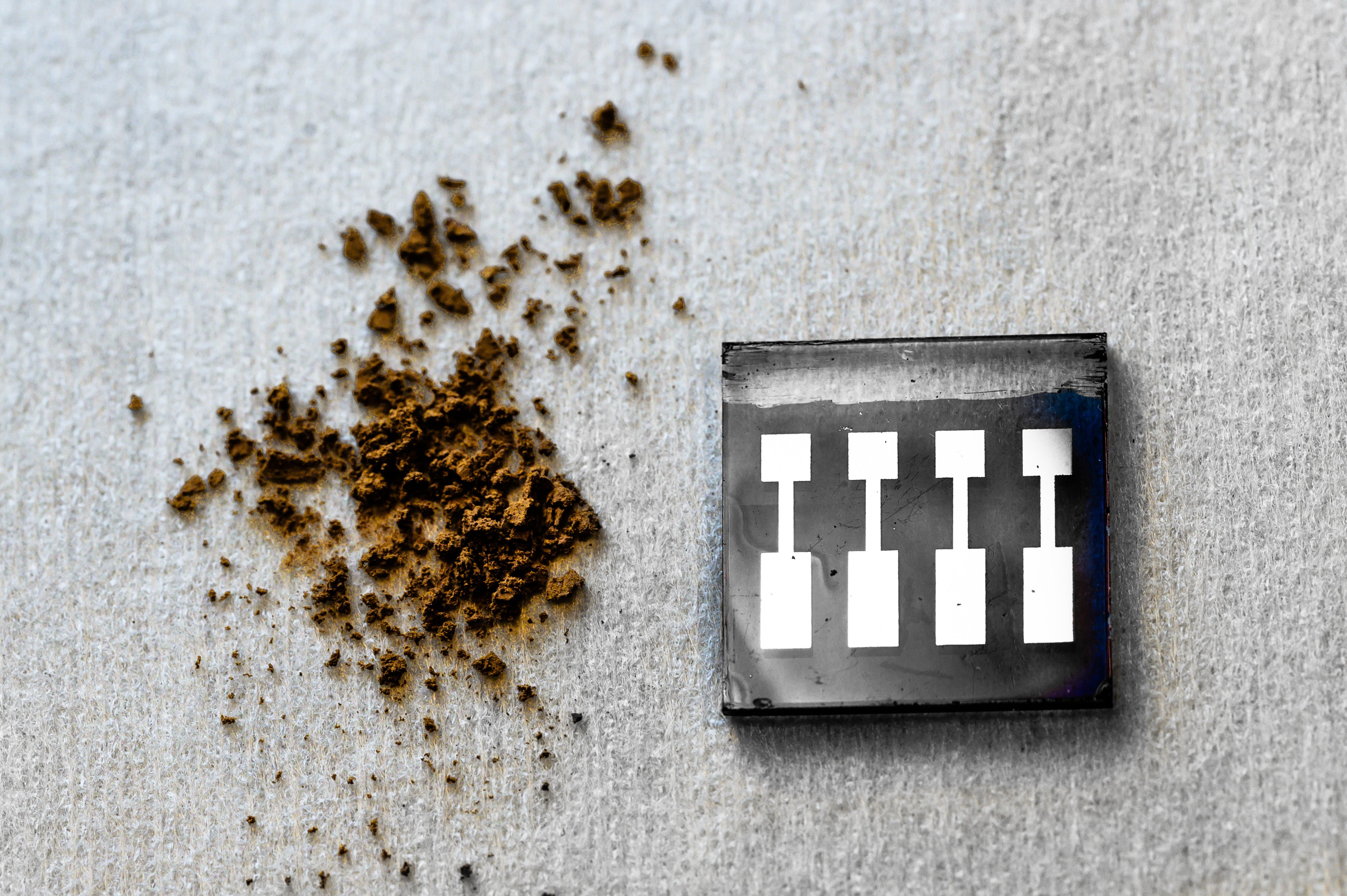 Kraft lignin and solar cell electrodes