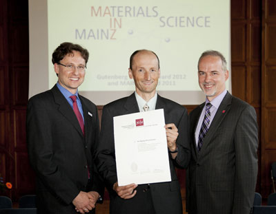 Professor Dr. Mathias Kläui, Director of the MAINZ Graduate School, Dr. Wolfgang Wernsdorfer, recipient of the Gutenberg Lecture Award 2012, and Professor Dr. Georg Krausch, President of Johannes Gutenberg University Mainz