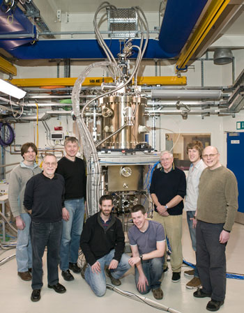 Peter de Groot (2nd left) and his team at Diamond Light Source
