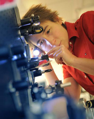 Sylvie Roke setting up a non-linear optical experiment