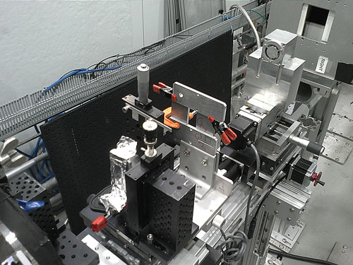 Novel focusing small-angle neutron scattering instrument