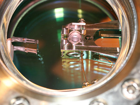Two spherical mirrors are mounted in a stainless steel holde
