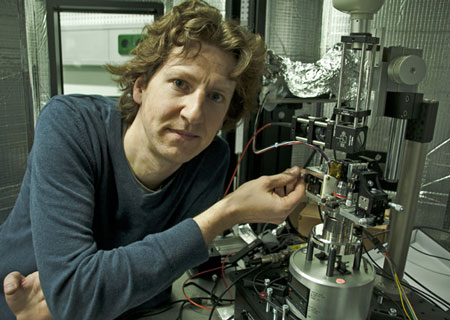 Stefan Weber measures atomic structures of surfaces with his atomic force microscope