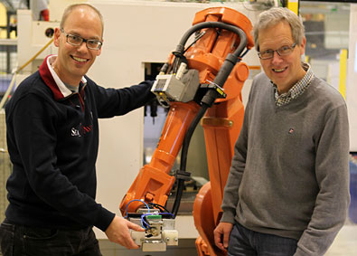 The researchers Fredrik Danielsson and Bo Svensson are developing flexible automation systems