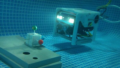  MOS/AUV underwater robot approaching a target
