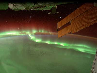 Auroral beads forming along an arc